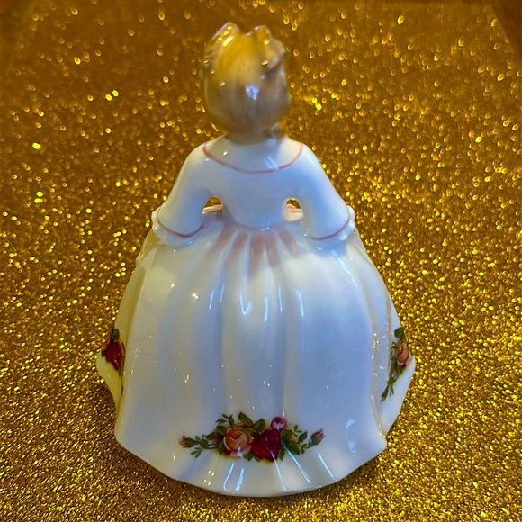 Royal Doulton 1992 Fine Porcelain Figurine of a young lady- Vintage - Picture 3 of 6